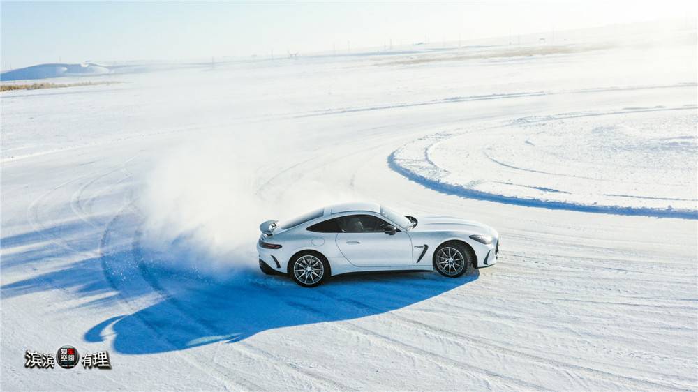 04.全新AMG GT 63 S E PERFORMANCE的主动式空气动力学组件、AMG固定式尾翼与AMG GT Black Series的设计理念相同_副本.jpg