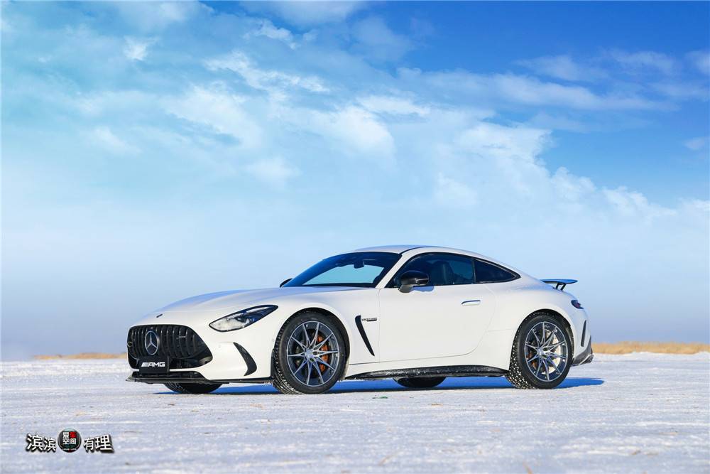 03.全新AMG GT 63 S E PERFORMANCE是AMG独立研发的第5款车型，搭载源自F1赛车的E PERFORMANCE高性能混动科技，以快至2.8秒的百公里加速成绩，一举成为“史上最快AMG量产车”_副本.jpg