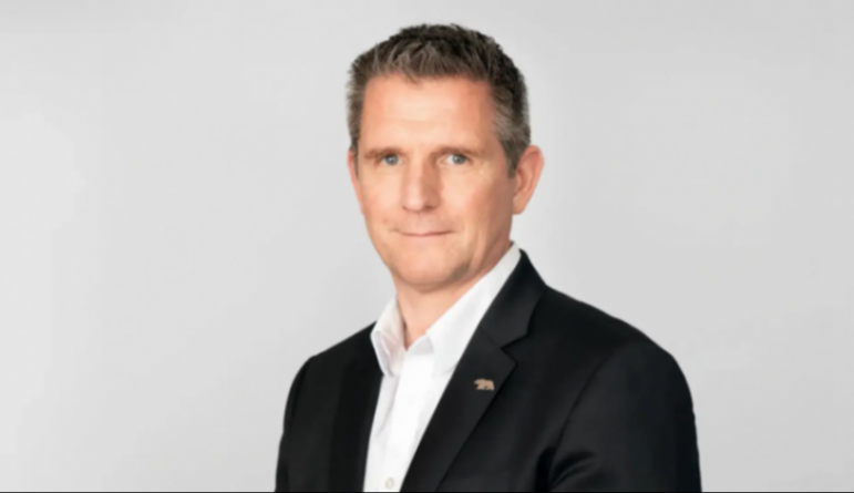 Lucid临时CEO呼吁新兴电动车品牌应持续享受税收优惠至2026年