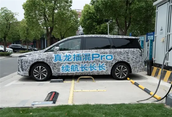 别克全新GL8陆尊谍照曝光：同级唯一5C超充 10%-65%仅需15分钟