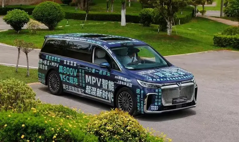 2026款岚图梦想家伪装车“谍照”公布:搭800V高压平台 支持5C超充技术