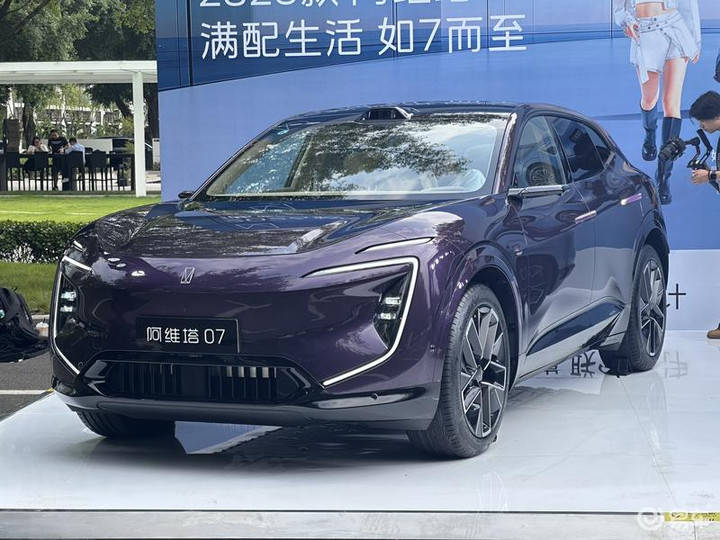 2026款阿维塔07开启预订,华为智驾加持,售价2000元起