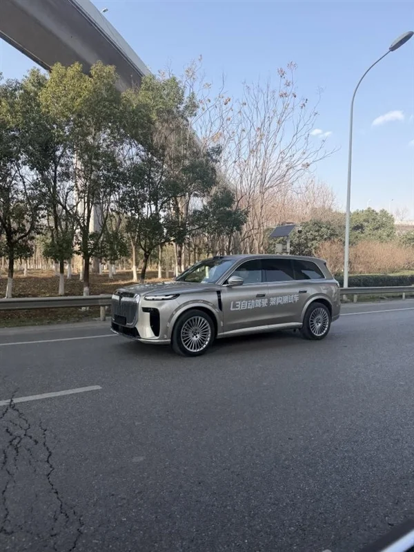 华为智驾加持！岚图泰山Ultra测试车亮相：有望成为首款L3级量产SUV